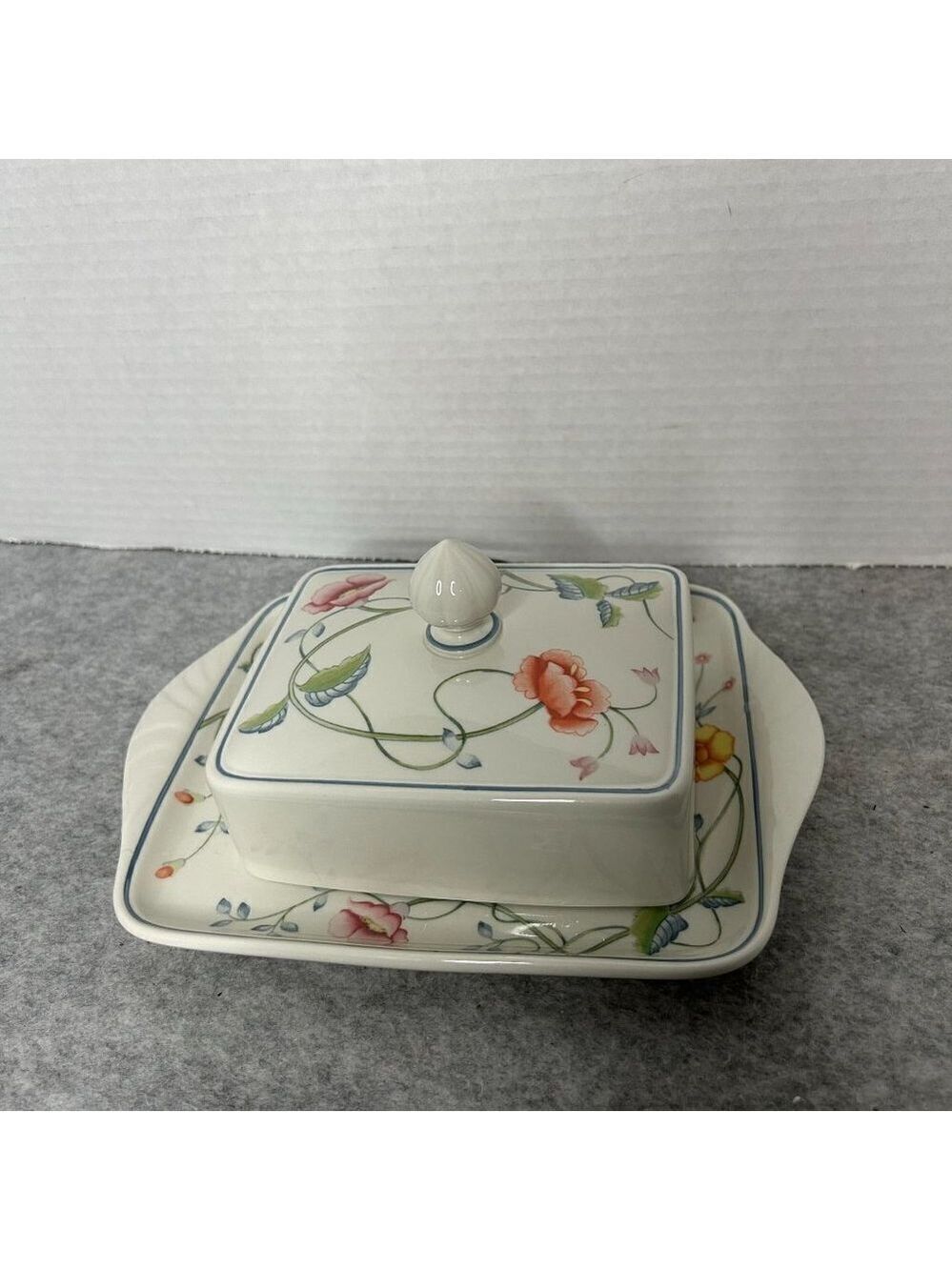 Villeroy & Boch Albertina Floral Covered Butter Dish 8x6x4 No Flaws or Cracks